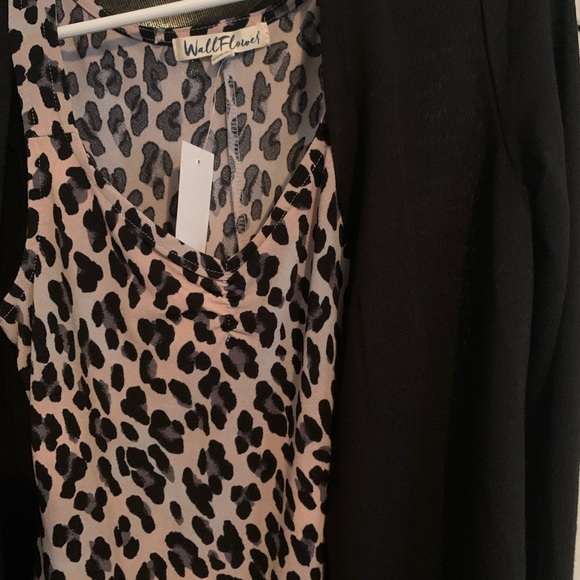 Small leopard dress with black sweater - Picture 4 of 7